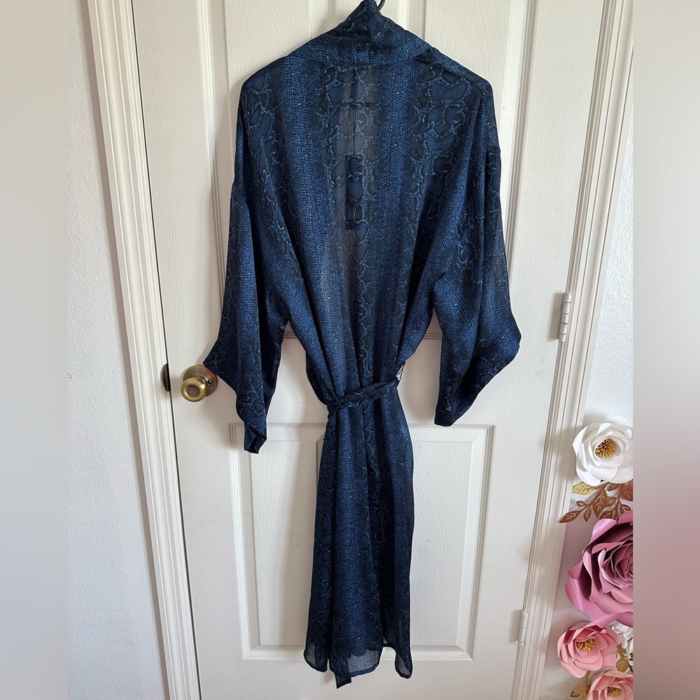 BCBGMaxAzria Blue Lace Robe - Picture 2 of 5